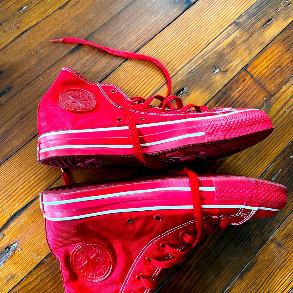 Red high top converse